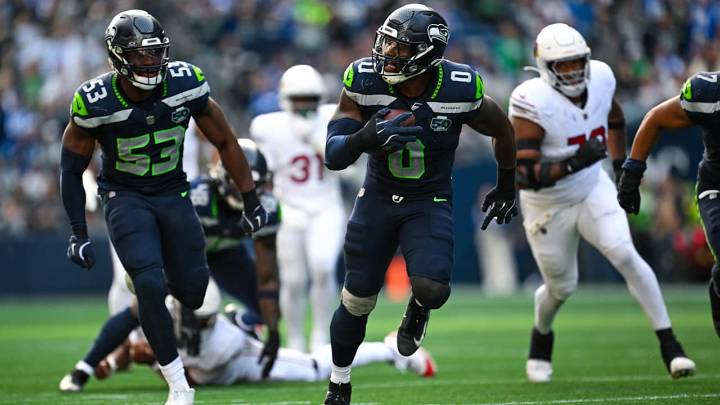 Tyrice Knight & DeMarcus Lawrence Team Up For Two Game-Changing Plays In Seahawks' Win Over Arizona