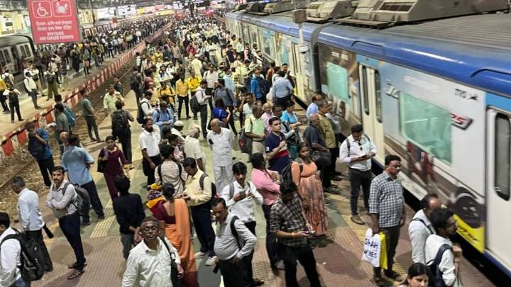 Mumbra train tragedy: Railway employees go on strike during peak hour at CSMT