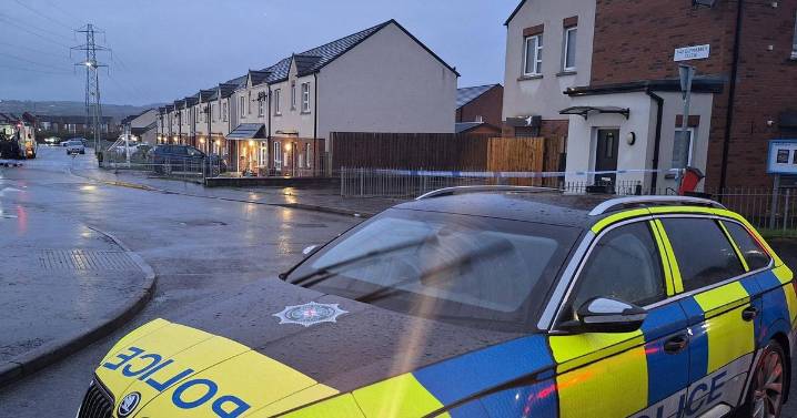 Homes evacuated as police rush to Londonderry and issue 'warning' with public told stay away