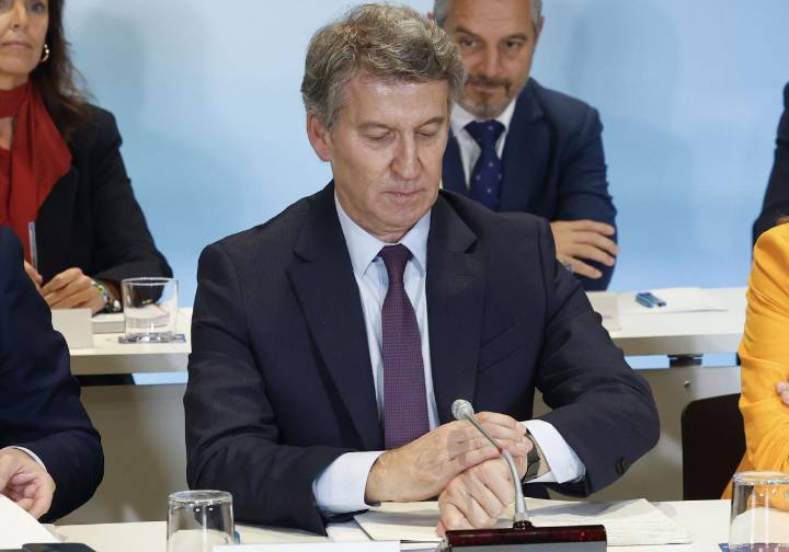 Feijóo cierra en falso la crisis de Mazón con una dimisión en diferido que pende de Vox