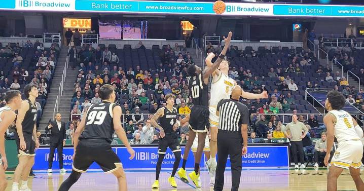 Newcomer Goodrick shines as Siena men's basketball opens with 82