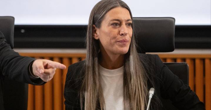 Junts propone fijar un plan de condonación de deuda municipal similar al autonómico