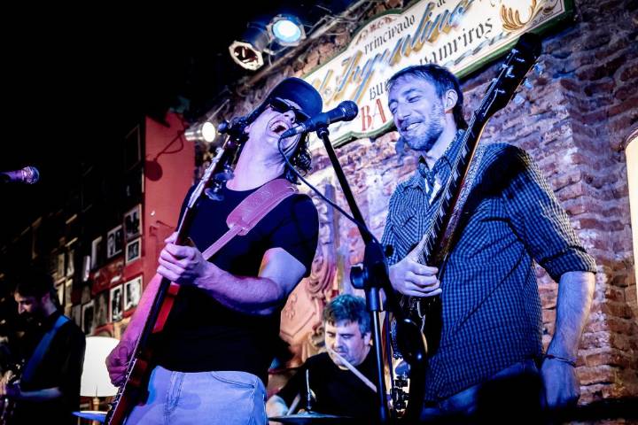 Beatle Toné se presenta en El Argentino Bar