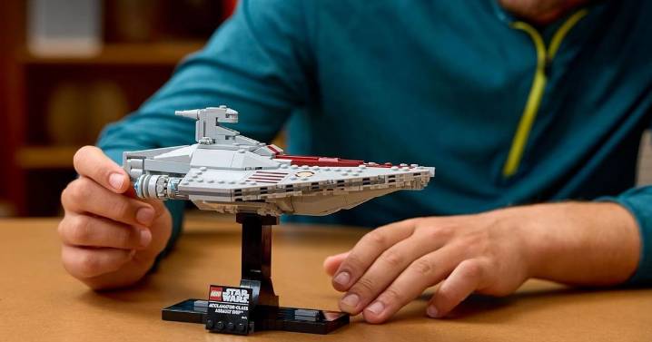 LEGO fans race to buy Star Wars ship that's '6p a brick' in £27 Amazon Black Friday sale