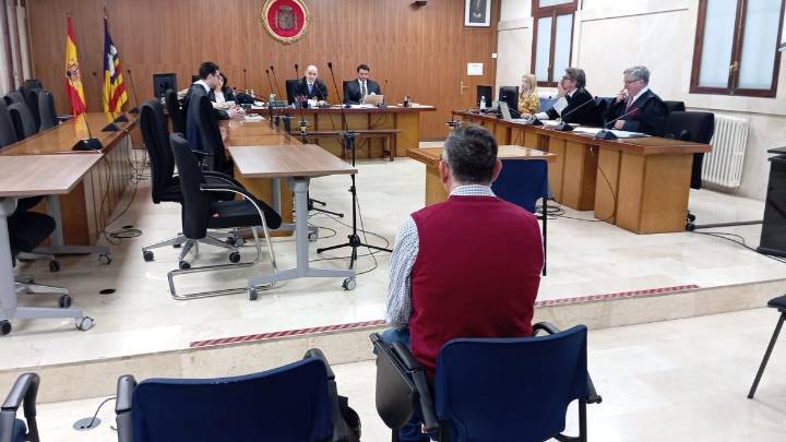 Condenado un profesor de Mallorca por abusos y comentarios sexuales a tres alumnas: "Si me enseñas cacho, te apruebo"