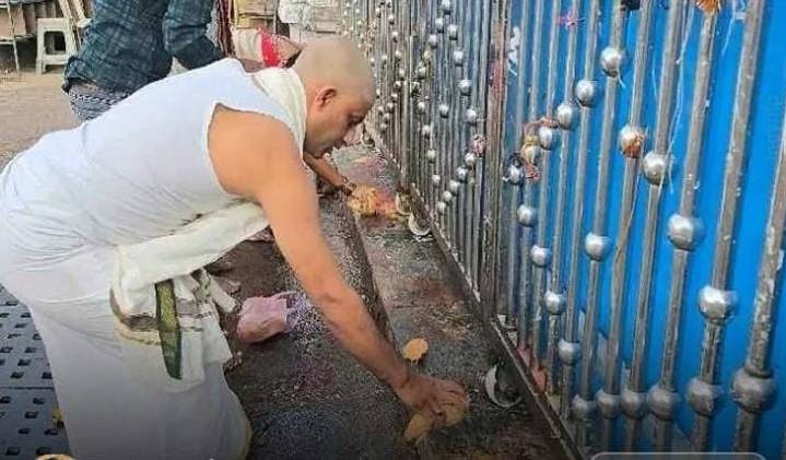 Devotees perform pujas before closed gates of Vemulawada temple