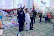 Colectiva feminista protesta con performance frente a la CDHEH por el 25N