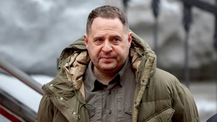 Ukraine anti-corruption police raids the home of Zelensky’s top adviser