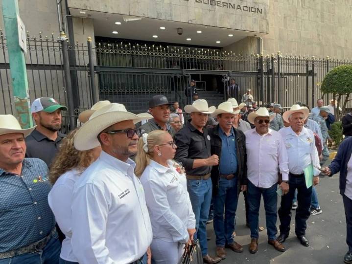 Inicia diálogo de transportistas y productores con Gobernación