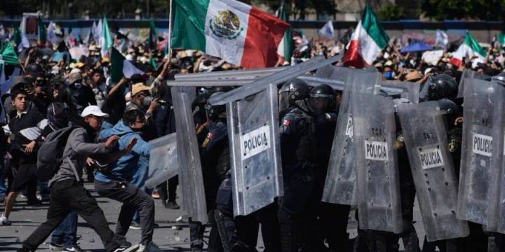 Vinculan a proceso a cinco participantes de la marcha Generación Z