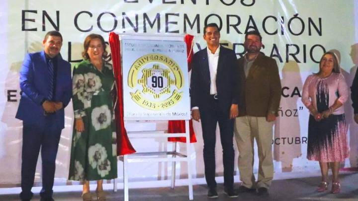 Develan placa por el 90 aniversario en La Previo