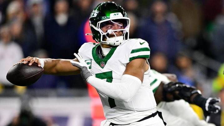 Jets' QB change? Aaron Glenn is 'evaluating everything'