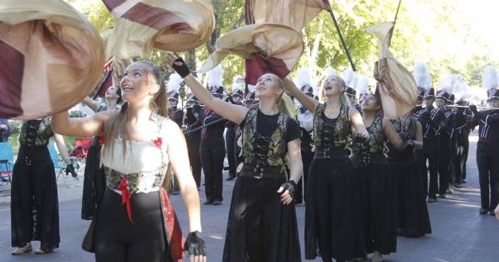 'Just incredible:' Students celebrate marching band success