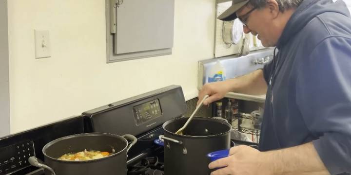 St. Johnsbury food shelves prepare Thanksgiving meals for community