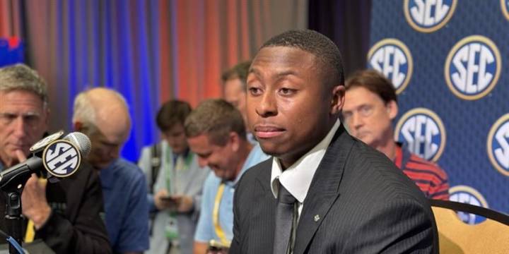 Tramell Jones Jr. replaces Lagway in Gators loss to Kentucky