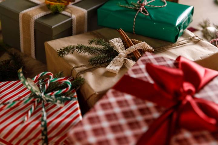 Money expert says skip gifts for adults to save this holiday season