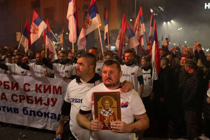 Thousands gather at pro-government rally in Serbia