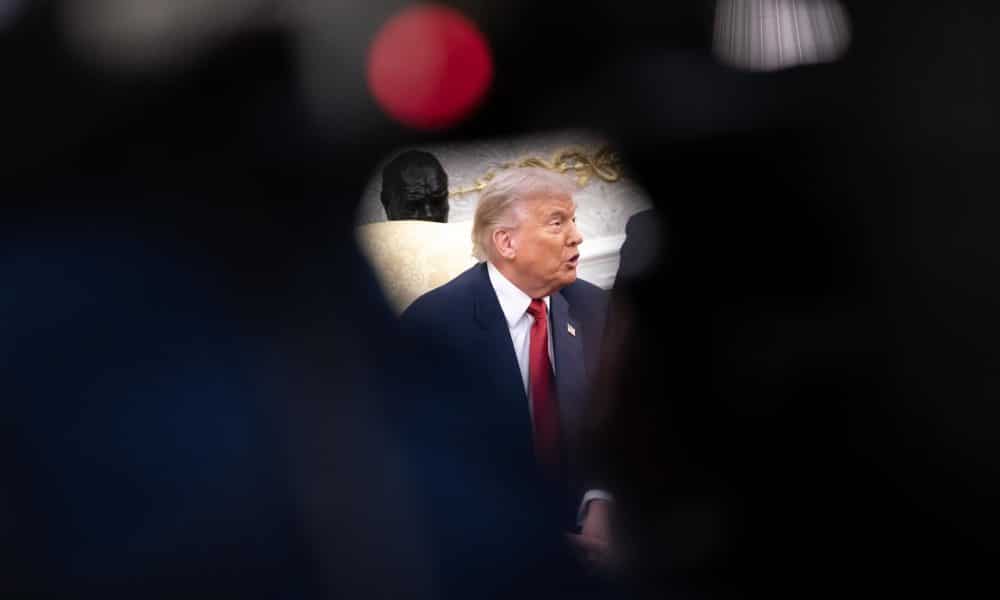 Trump pide arrestar a demócratas que instan al ejército a no acatar “órdenes ilegales”