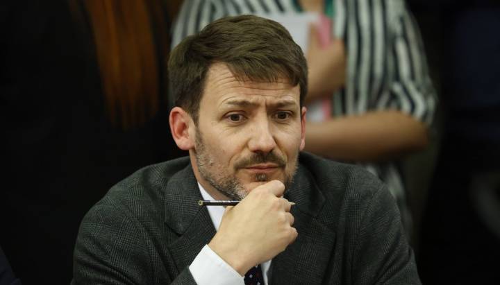 Diego Pardow ingresa su respuesta a la Cámara de Diputados y pide que rechacen acusación constitucional por no cumplir requisitos