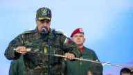 Nicolás Maduro Exhibe Espada de Simón Bolívar durante Marcha ‘contra el Imperialismo’ en Caracas
