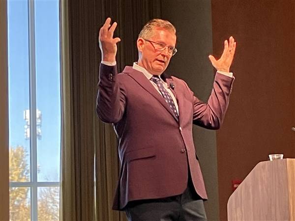 Can AI help prevent ‘brain rot’? Speakers weigh in at Great Lakes event