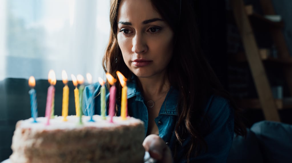 Qué significa que no te guste celebrar tu propio cumpleaños, según la psicología