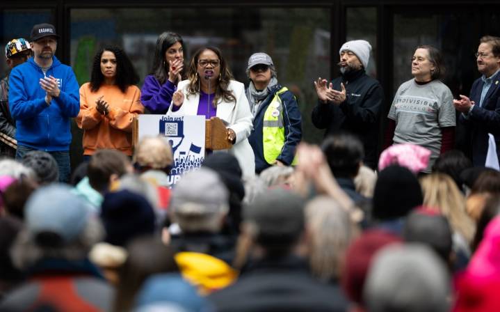 'Fracture' in Chicago labor complicates Mayor Brandon Johnson's budget