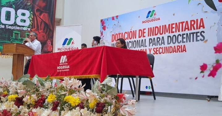Entregan más de 2,800 kits de indumentaria para docentes