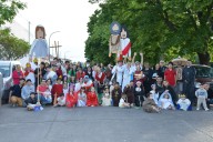 La murga de todos los santos recorrió el barrio San Vicente en su octava edición
