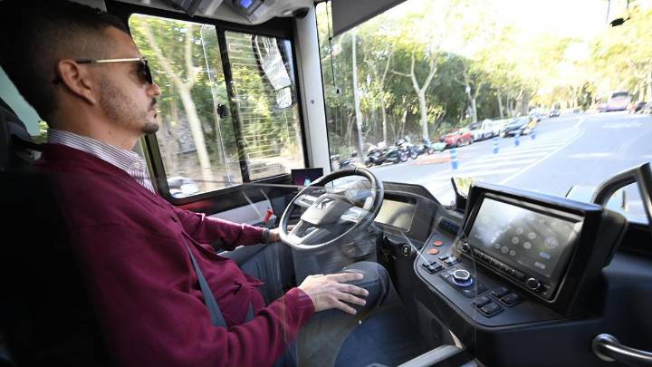 Barcelona estrena un bus sin conductor que realiza viajes gratuitos para los ciudadanos en Montjuïc