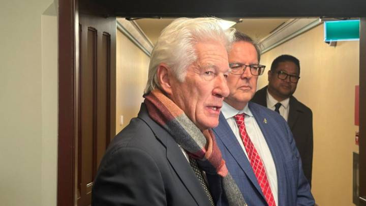 Actor Richard Gere receives standing ovation from Canadian MPs during Parliament visit