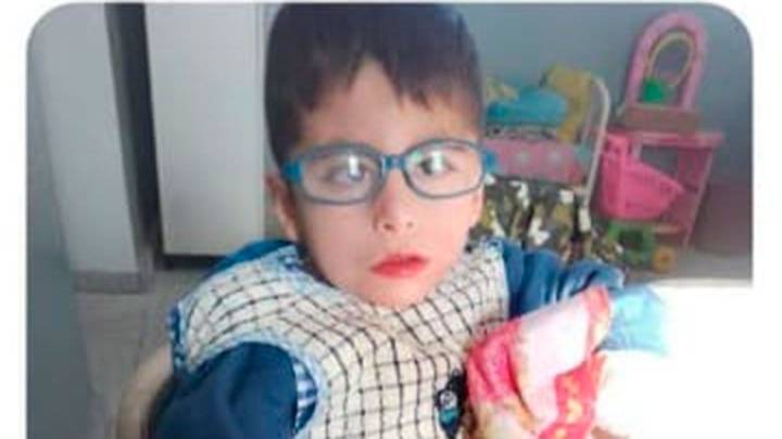 Vecinos de Villa Atamisqui movilizados por Thiago, un niño que necesita operarse…