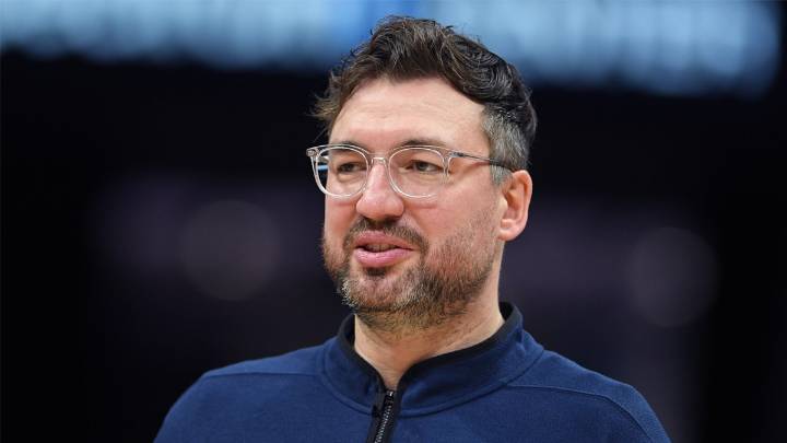 Longtime Warriors assistant Chris DeMarco named new Liberty coach: Report