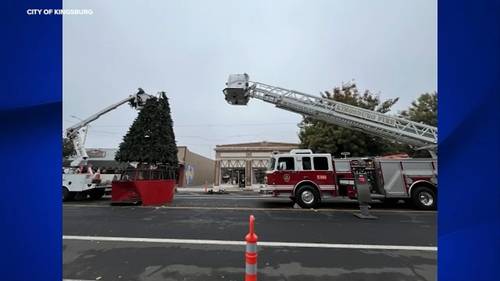 Kingsburg Christmas tree damaged in hit