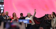 Jara vuelve a cargar contra Kast en acto de campaña en Concepción: “Jamás estaré con un vidrio antibalas escondiéndome de ustedes”