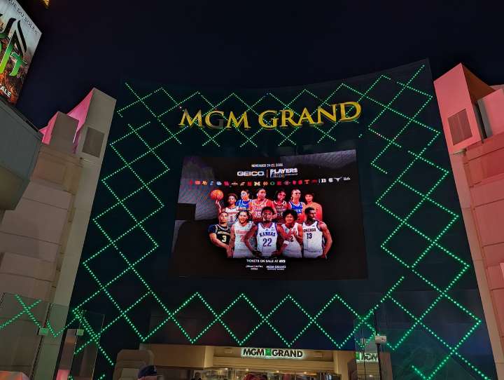 3 nights in Vegas with Michigan basketball: Tears in a huddle and an unsung hero