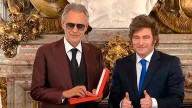 Andrea Bocelli fue condecorado por Milei en el Salón Blanco de la Casa Rosada