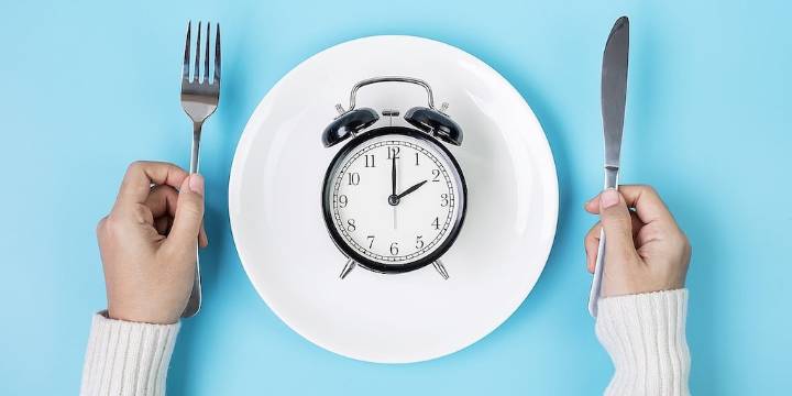 El ayuno intermitente no afecta la capacidad mental, encuentra una revisión