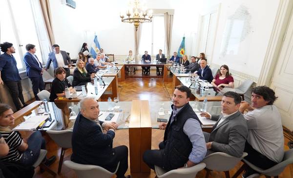 Kicillof logró dictamen de dos proyectos claves, pero el endeudamiento sigue trabado