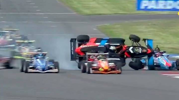 Piloto de Fórmula 3 de Argentina sufrió un escalofriante accidente en la última…