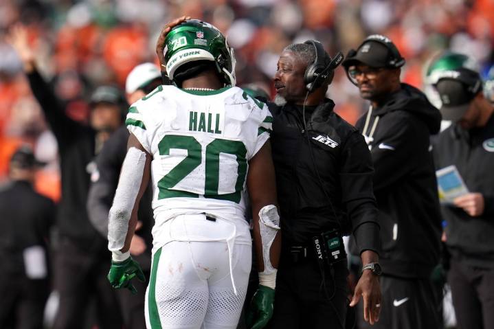 Quincy Williams, Breece Hall, Jermaine Johnson react to being with Jets after deadline