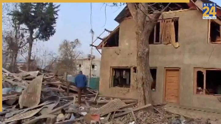 Delhi Red Fort Blast: Residence of Accused Dr. Umar Un Nabi Demolished in Pulwama, Jammu and Kashmir