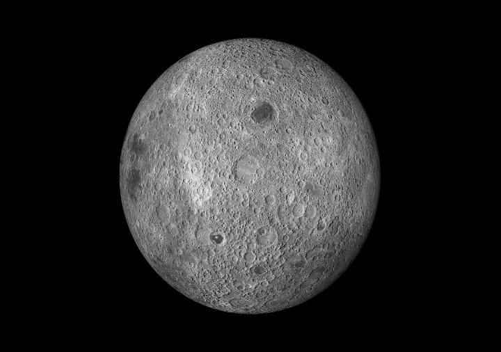 Siempre vemos la misma cara de la Luna. Lo que esconde en su lado oculto es un misterio que ahora se está revelando