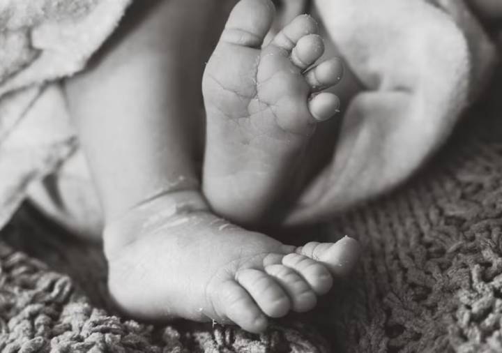 ¡Tragedia en Casa! Bebé de un Año Pierde la Vida al Caer en un Balde de Agua.