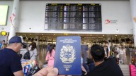Miles de venezolanos privados de identidad: "Hace diez años entregamos el pasaporte vencido... y nunca nos dieron el nuevo"
