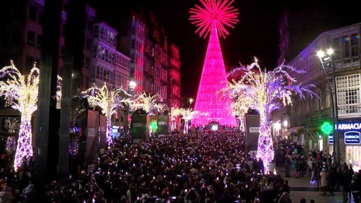 Ya es Navidad en Vigo y "en el planeta Tierra" tras luchar contra los elementos