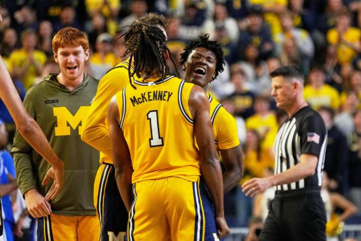 Lendeborg scores 25, No. 7 Michigan tunes up for Las Vegas tourney by beating Middle Tennessee