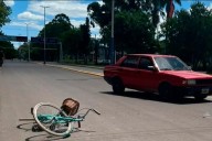 Accidente en San José: una joven ciclista sufrió un grave traumatismo de cráneo tras ser embestida por un auto