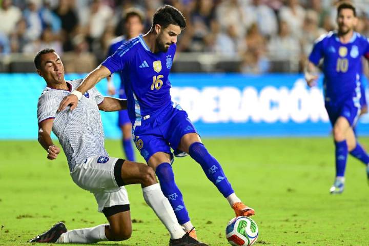 “Es fácil y difícil con Messi”. Flaco López, el argentino que no estaba en los planes y quiere meterse en el Mundial
