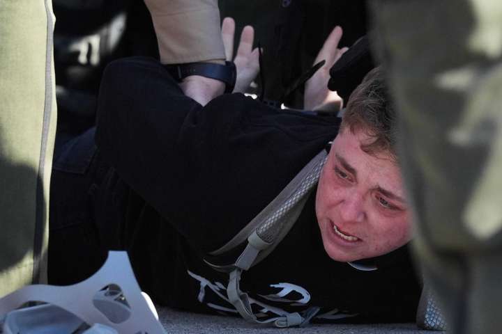 Protestas contra ICE en Illinois terminan con 21 detenidos